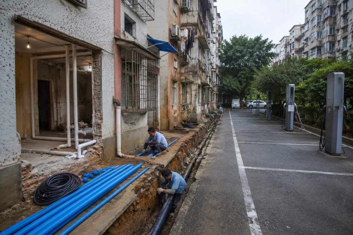 常德鼎城区后河片区公租房改造,居民边住边改,室外雨污水管网更换与室内给排水维修同步进行